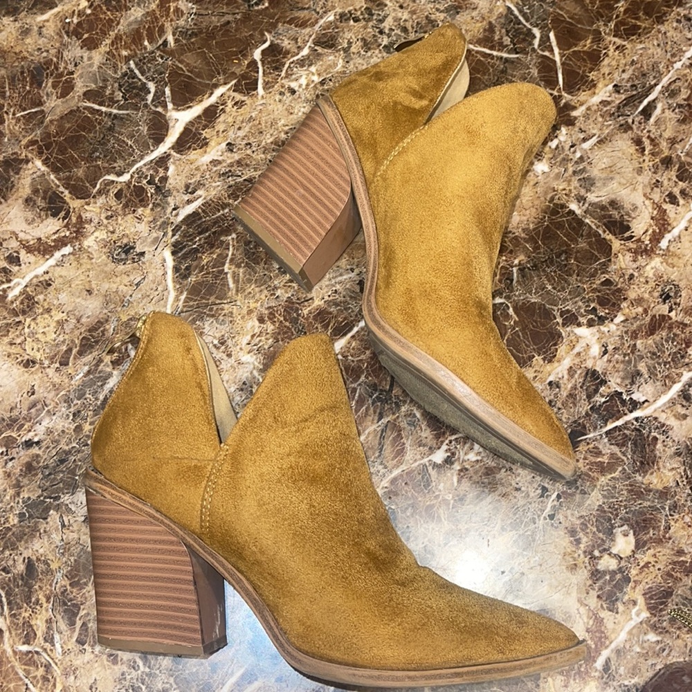 Pointed Toe Zipper Ankle Booties